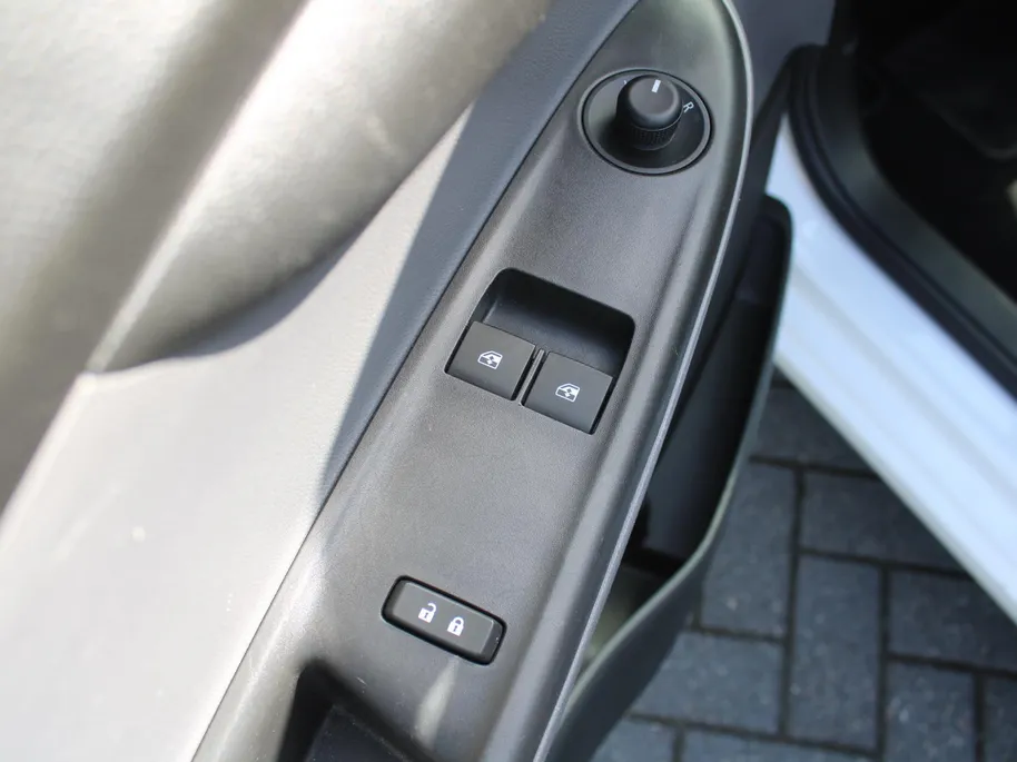 Opel KARL 1.0 ecoFLEX Innovation | Navi | LM Velgen | All Seasons | Cruise | PDC | Clima | Stoelverwarming | Stuur verwarmd |