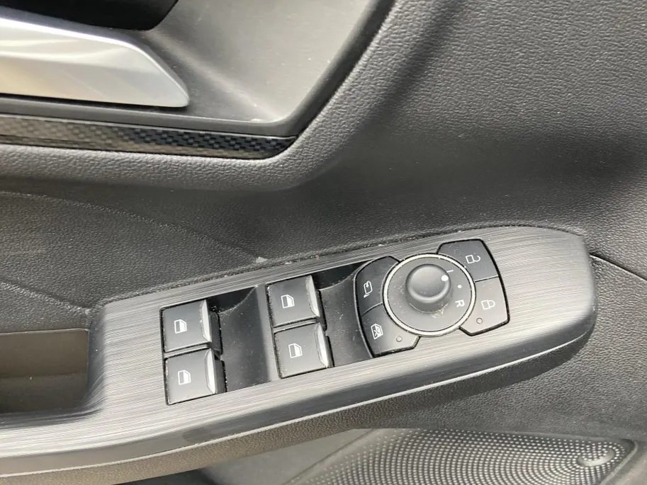 Ford Kuga 2.5 PHEV 225 pk ST-Line X BLISS - Voorruitverwarming - Stoelverwarming - Half leder Alcantara