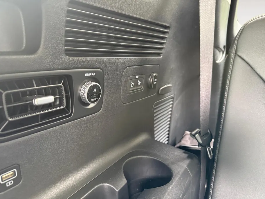 Kia Sorento 1.6 T-GDI Plug-in Hybrid 4WD Edition 7p. | Dealer onderhouden | Trekhaak | Apple Carplay / Android Auto | Navigatiesysteem | Elektrisch Schuif / Kanteldak | Head-up Display |  Elektrisch Verstelbare Voorstoelen | Bestuurdersstoel Met geheugen | Stoelverwa