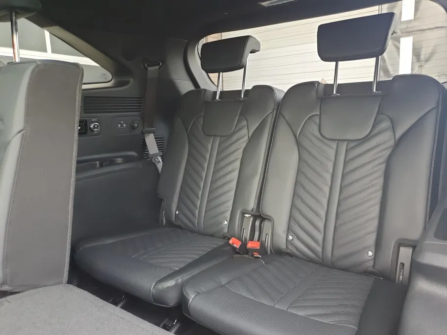 Kia Sorento 1.6 T-GDi Plug-in Hybrid 4WD ExecutiveLine 7p | Black Pack | Stoel verwarming en ventilatie | Panorama schuifdak | Sidebars | Lichtmetalen velgen 21inch | Lederen bekleding | Elektrisch bedienbare voorstoelen |