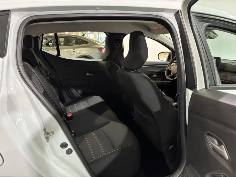 Dacia Sandero 90PK TCe Journey | Camera | Armsteun | Climate Control | Parkeersensoren | Apple CarPlay/Android Auto | Licht & Regen Sensor | Cruise Control | Lichtmetalen Velgen | Full LED |