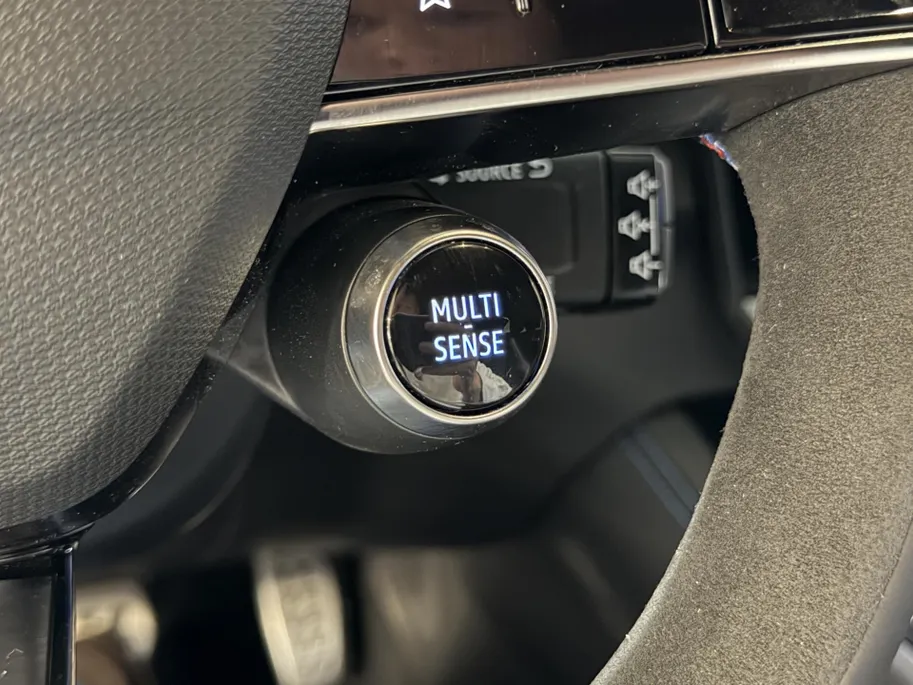 Renault Austral 200PK E-Tech Full Hybrid Esprit Alpine Automaat | 360 Camera | Elektrische Voorstoelen | Climate Control | Stoelverwarming | Digital Cockpit | Apple CarPlay/Android Auto | Lichtmetalen Velgen | Full LED |