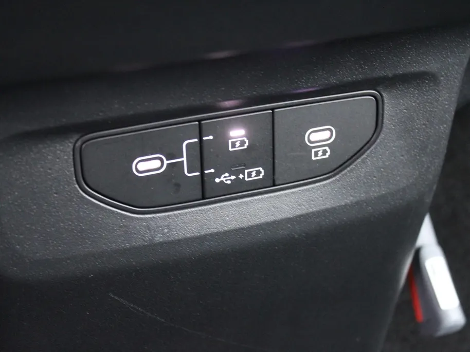Kia EV6 Light Edition 63 kWh | Stuur-/stoelverwarming | Camera | 19' LM | LED | Adap. Cruise | Clima | Draadloze telefoonlader | 17% bijtelling |