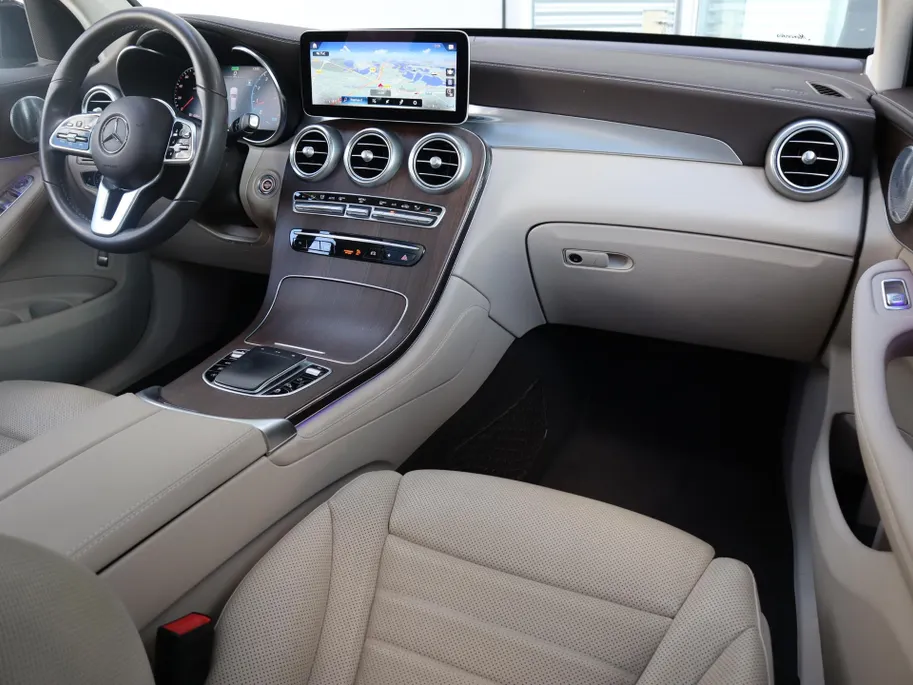 Mercedes-Benz GLC 300 4MATIC AMG line l Panoramadak l Stoelverwarming l Ambiente lichtpakket