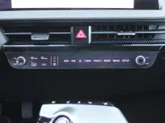 Kia EV6 Plus 77.4 kWh | Stuur-/stoelverwarming + ventilatie | Elektr. stoelverstelling + achterklep | Warmtepomp | 19" LM | Camera | LED |