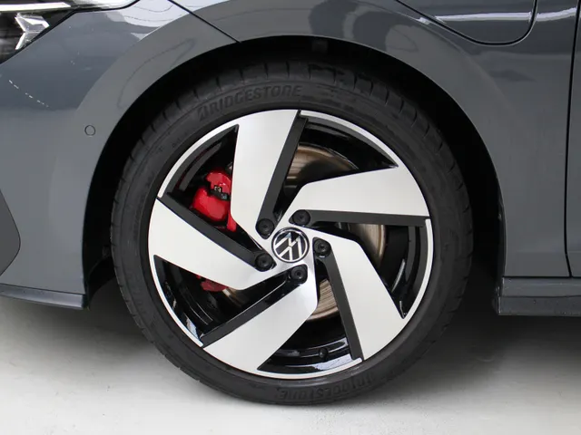 Volkswagen Golf 1.5 GTE 272PK Panoramadak | Trekhaak | 18' Richmond | DCC | Leder | El. stoelverstelling