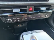 Kia EV6 GT-Line Business Edition 84 kWh | Rijdende Demo ! | Draadloos Apple Carplay / Android Auto | Navigatiesysteem | Elektrisch Verstelbare voorstoelen | Licht + Regensensor | Stoelverwarming+ Stoelkoeling  | Stuurverwarming | Elektrisch Bedienbare Achterklep 
