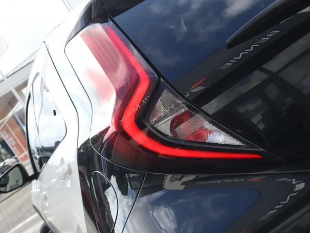 Toyota Aygo X 1.0 VVT-i S-CVT Pulse Automaat Bi-Tone | AllSeasons | Climate co