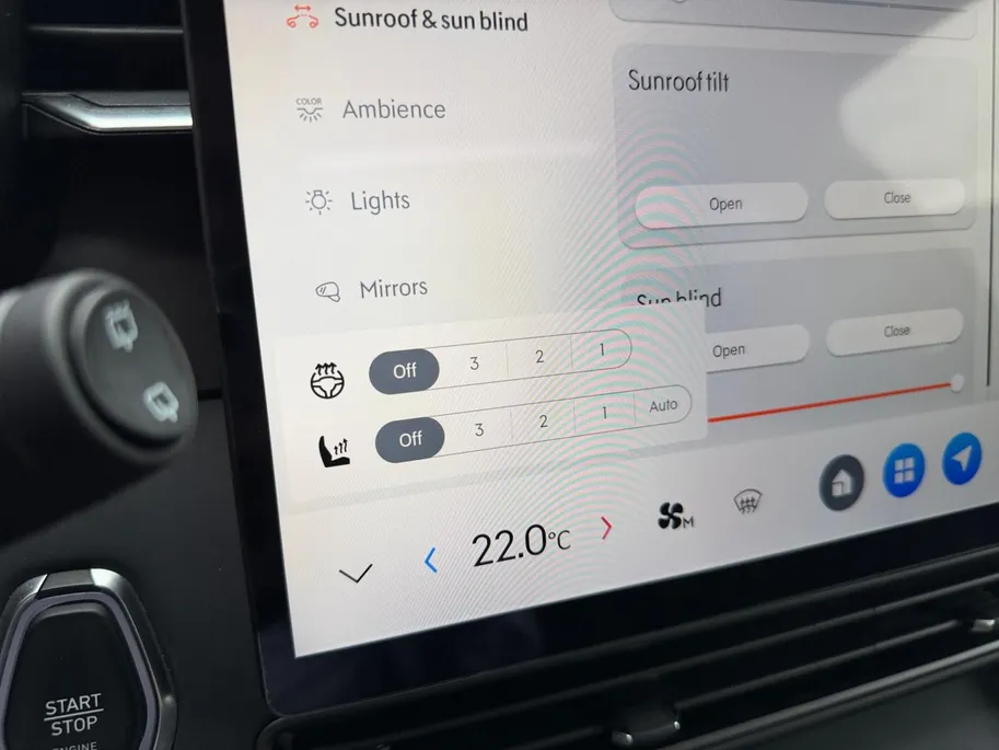 Lynk & Co 01 1.5 More |Schuif-kanteldak| Navigatie| 360 graden camera |Stoel/stuurverwarming| Lederen bekleding|