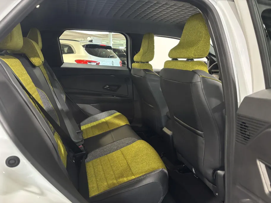 Renault 5 Comfort Range Iconic Cinq 52 kWh Automaat | DEMO | Harman Kardon Audio | Camera | Blind Spot Warning | Adaptive Cruise Control | Climate Control | Apple CarPlay/Android Auto | Digital Cockpit |