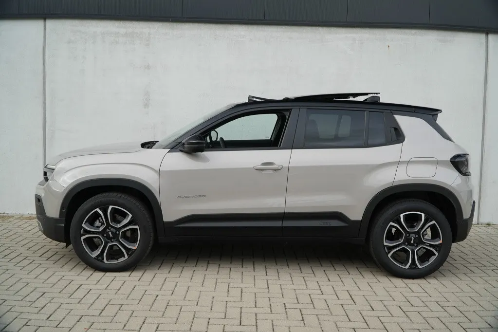 Jeep Avenger Summit 54kWh | Pano | Infotainment | Winter | Camera | 18'