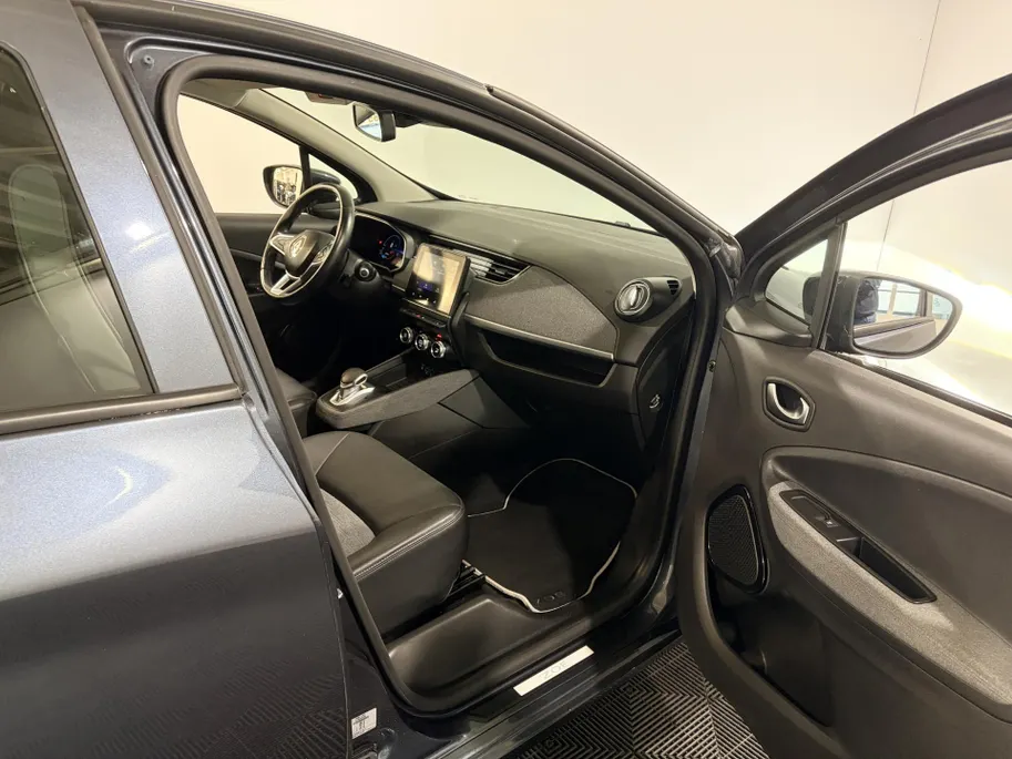 Renault ZOE R135 Intens 52 kWh Automaat | Navi | Camera | Cruise Control | Parkeersensoren | Apple CarPlay/Android Auto | Climate Control | Lichtmetalen Velgen | Digital Cockpit | Licht & Regen Sensor |