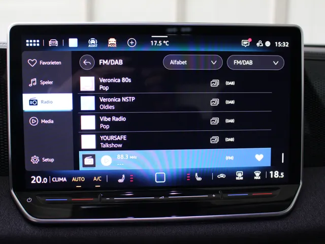 Volkswagen Tiguan 1.5 eTSI Automaat Navigatie | Trekhaak | Stoelverwarming | Lichtmetalen velgen