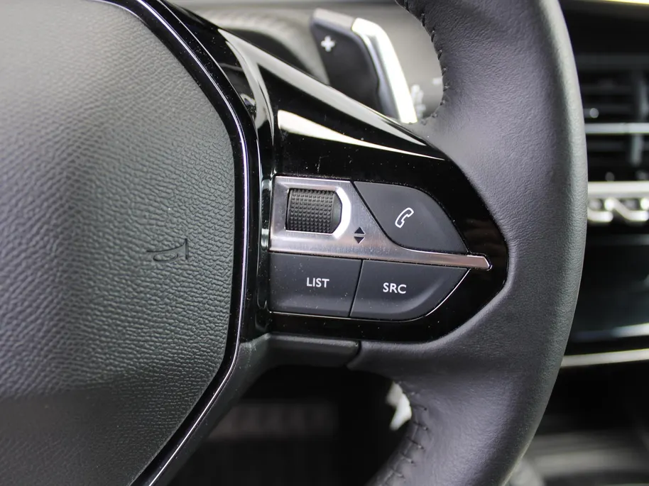 Peugeot 2008 1.2 PureTech 130 Allure | Automaat | Camera | Clima | Cruise | Navi | 17' LM | LED | Apple Carplay/Android Auto |