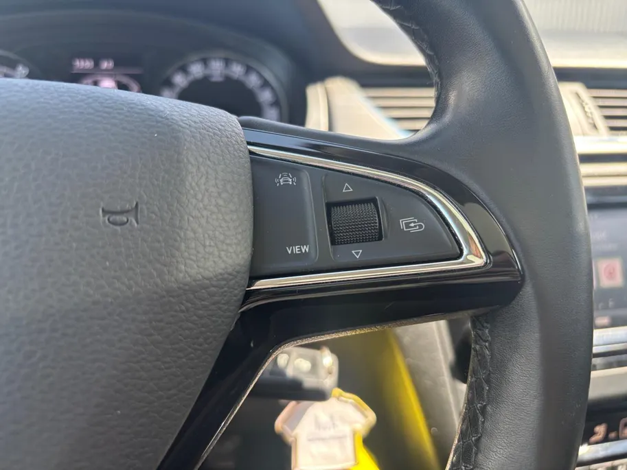 Škoda Rapid Spaceback 1.0 TSI Greentech Clever | Panoramadak | Climate Control | Cruise Control | Stoelverwarming | Parkeersensoren achter | DAB |