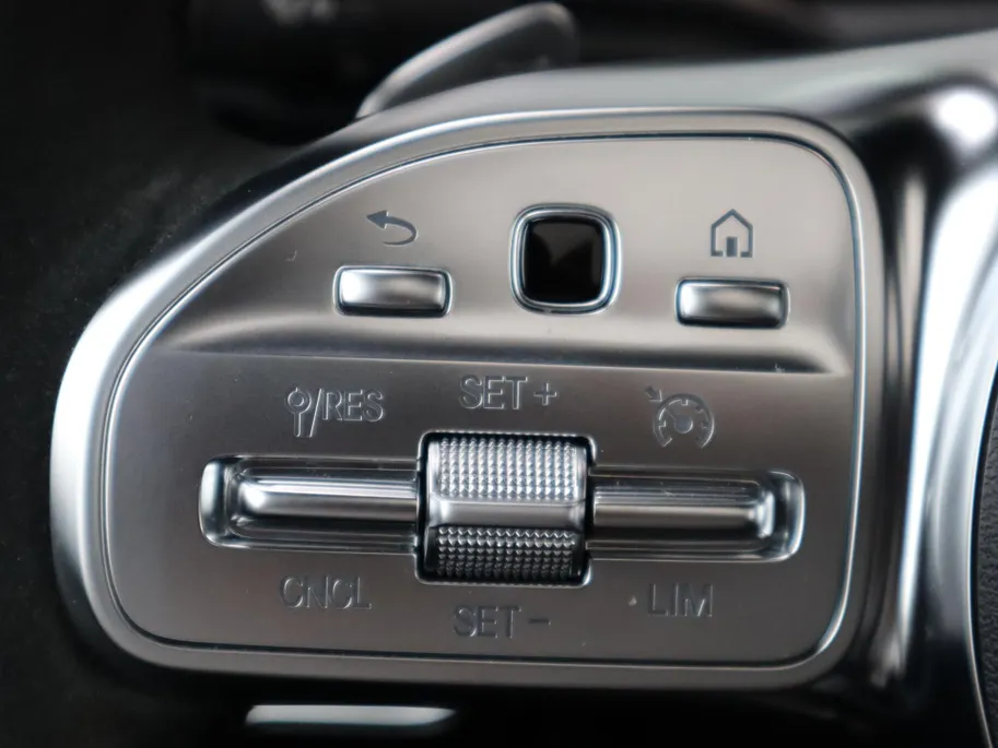 Mercedes-Benz CLA 200 AMG Line l Panoramadak l Stoelverwarming l Carplay