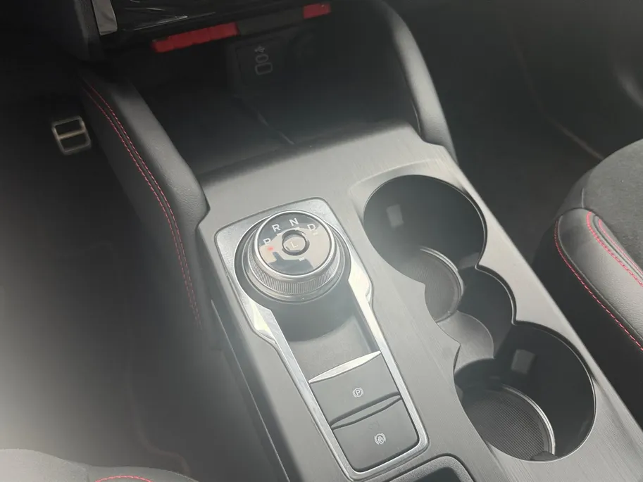 Ford Kuga 2.5 PHEV ST-Line X | Panoramadak | Trekhaak | Stoel/Stuur en Voorruitverwarming | Elektr. Memory Seats | Elektr. Achterklep | Fabrieksgarantie!| B&O Sound | Driver Assistance Pack |