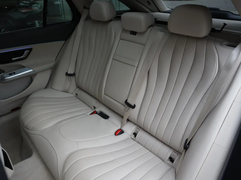 Mercedes-Benz E-Klasse Estate 300 e Exclusive Line l Trekhaak l Panoramadak l stoelverwarming l Leder
