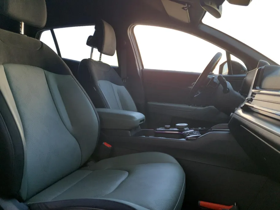 Kia Sportage 1.6T Hybrid Dark Edition | Trekhaak | Lederen bekleding | Stoel en stuurverwarming | Elektrisch verstelbare voorstoelen | Navigatie | Camera |