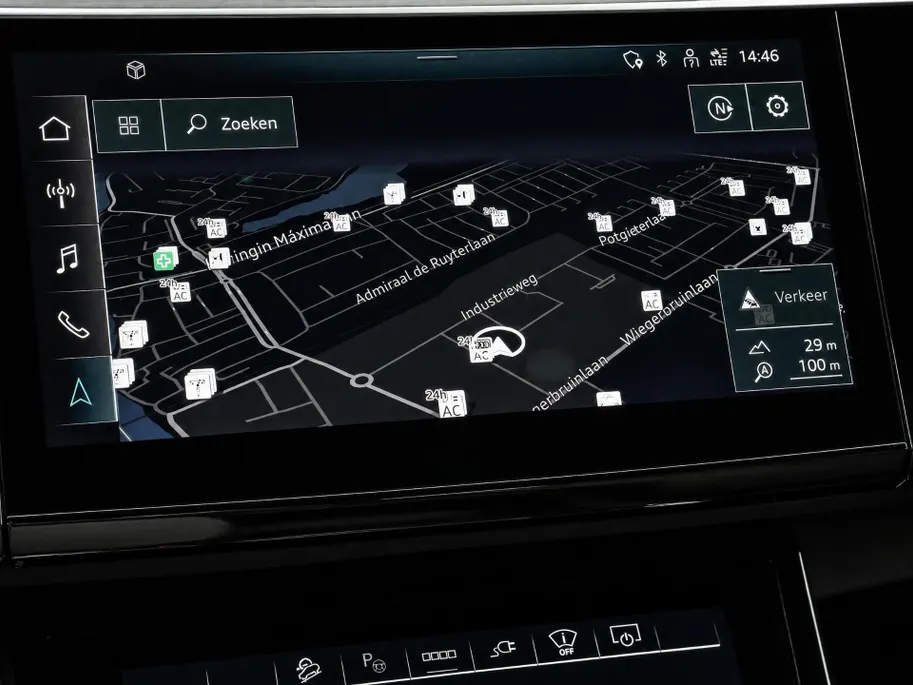 Audi e-tron 55 quattro 95 kWh 408pk S Edition · SOH 96,8% · Camera · Luchtvering · Afneembare Trekhaak · Head-Up Display · Elek. Achterklep · Stoelverwarming · 20'Velgen ·