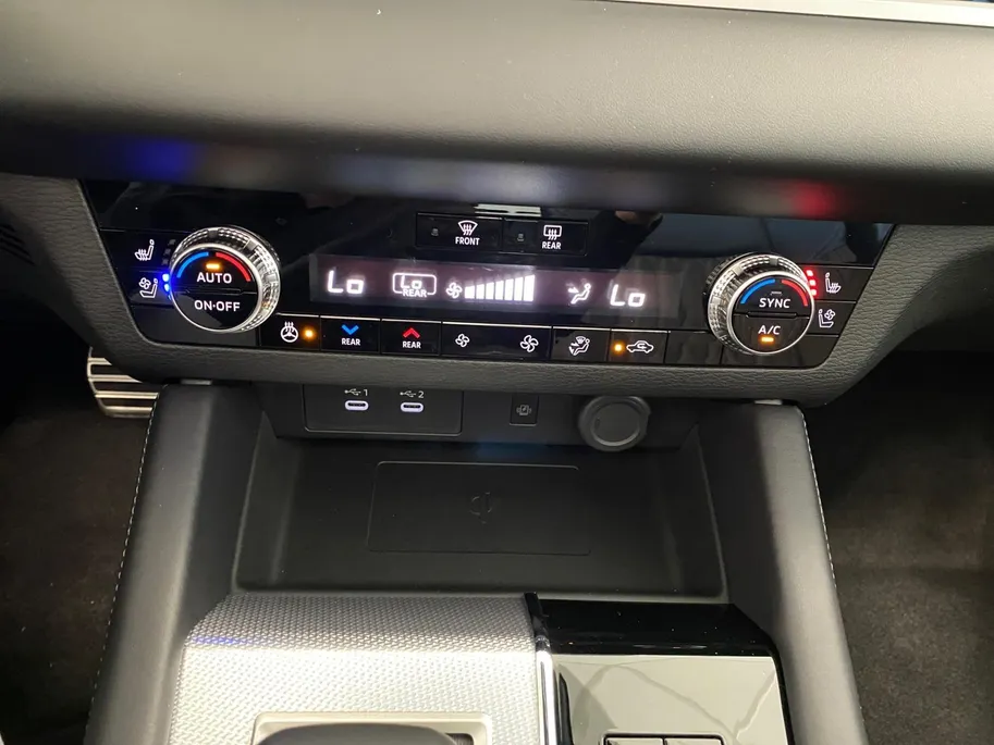 Mitsubishi Outlander 2.4 PHEV Instyle | 5.000 Voorraadkorting| Complete versie | Automatische achterklep | Stoel verwarming/ verkoeling | Schuif-kantel dak | 360 Camera |