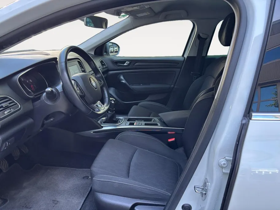 Renault Mégane 1.3 TCe Limited 115PK | 1ste eigenaar | Trekhaak | All Season banden | Navigatie | Cruise Control | Climate Control | Lichtmetalen velgen |