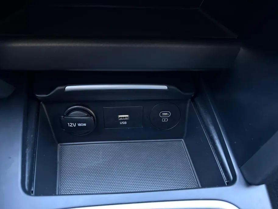 Kia Ceed Sportswagon 1.5 T-GDi DynamicLine 140 PK | Cruise Control Adaptief | Camera | Carplay | Navi | LM Velgen | 140 PK | Fabrieksgarantie 19-8-2031 +3x 1 jaar* | NAP