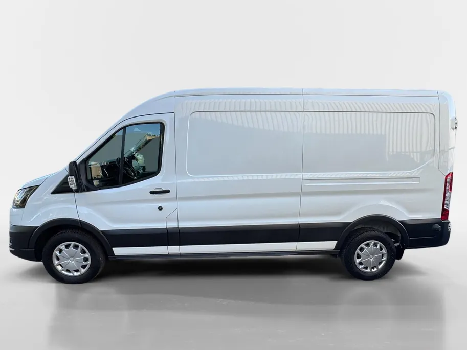 Ford Transit 350 2.0 TDCI L3H2 Trend 130 pk l BPM VRIJ! | Navigatiesysteem| 12' scherm | Trekhaak | Voorruitverwarming l 3-zits | All seasonbanden | Laadruimtebescherming