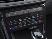 Volkswagen T-Cross 1.0 TSI 110pk DSG Life · Camera · Apple/Android Car Play · Afneembare Trekhaak · Virtual Cokcpit · Stoelverwarming ·