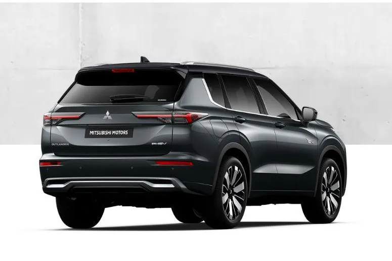 Mitsubishi Outlander 2.4 PHEV Instyle+ € 5.000 euro korting eigen voorraad| 8 jaar garantie| Snel leverbaar | Totaalprijs op is op.m26