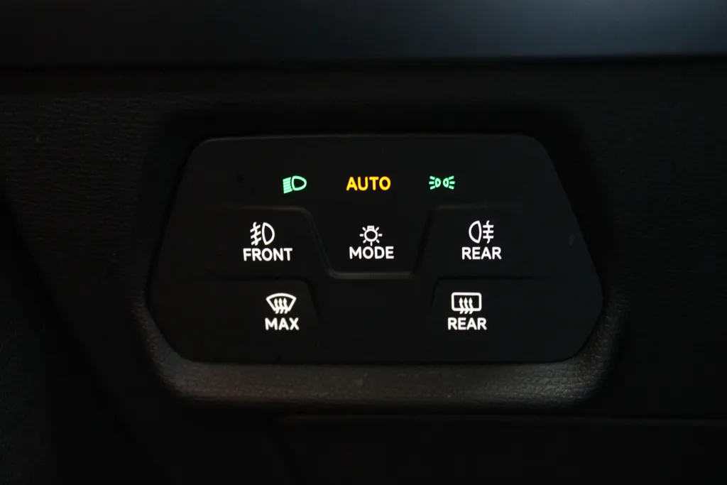 CUPRA Leon Sportstourer 1.5 TSI e-Hybrid Business PHEV / Stoel + Stuurverwarming / Elektr. Klep / 18' LMV / Camera / Navi /