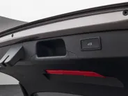 Volkswagen Passat Variant 1.5eHybrid 200kW/272PK R-Line · Panoramadak · Trekhaak · 360°Camera + Parkeersensoren · Garantie t/m 11-11-2030 of 100000km.