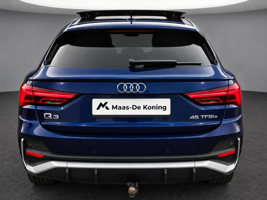 Audi Q3 Sportback 45TFSIe 245PK S Line Panoramadak · Trekhaak · Camera + Parkeersensoren · Apple/Android Car Play ·
