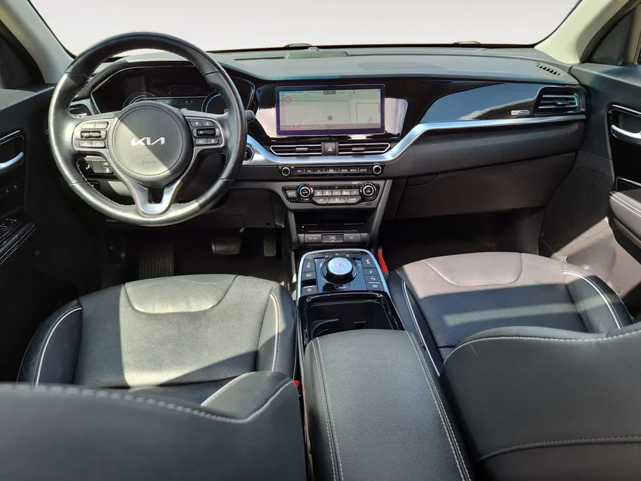 Kia e-Niro ExecutiveLine 64 kWh 1e Eigenaar | 3 Fase laden | Metallic lak | Trekhaak | Fabrieksgarantie 27-1-2029 + 3x 1 jaar* | NAP