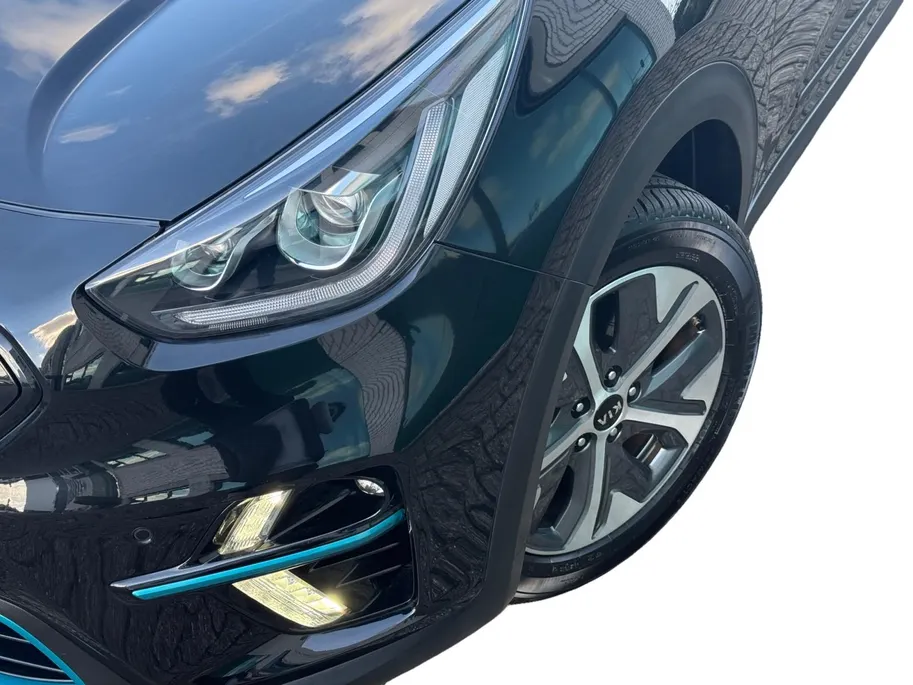 Kia e-Niro DynamicPlusLine 64 kWh | SOH 97,5% | Camera | Keyless | Schuifdak | Navi | Apple Carplay | Android Auto | Lichtmetalen Velgen |