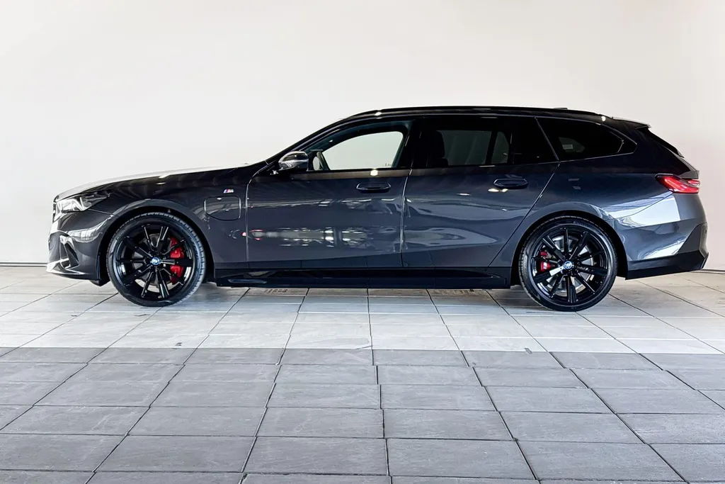 BMW 5 Serie Touring 550e xDrive