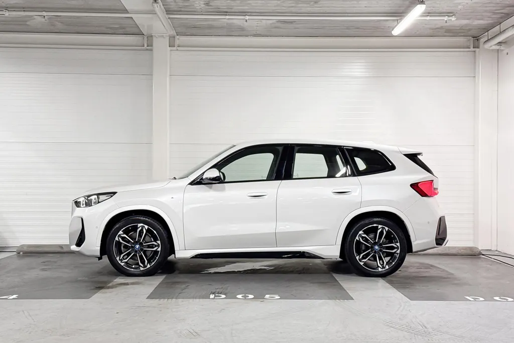 BMW iX1 xDrive30 Launch Edition