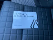 Renault 4 comfort range iconic canvas dak 52 kWh elektrisch vouwdak , nu met 1800,- voorraad korting .  Apple Carplay/Android Auto , Pack Advanced Driving Assist , Harman/kardon premium audio , lichtmetalen velgen 18' , voorstoelen verwarmd , warmtepomp , navigatie