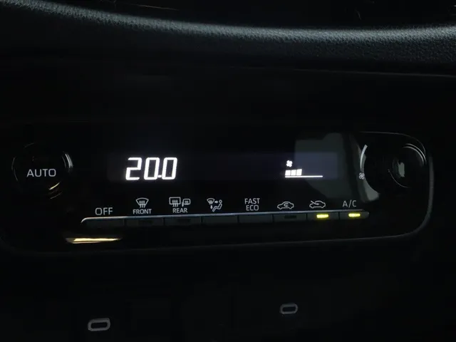 Toyota Aygo X Hybrid 115 play | Camera | Apple/Android Carplay