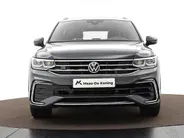 Volkswagen Tiguan 1.4 TSI 245pk DSG eHybrid R-Line Business · Apple/Android Car Play · Wegklapbare Trekhaak · Alarm · Dodehoek Detectie · Stoel-& Stuurverwarming · 19'' Inch ·