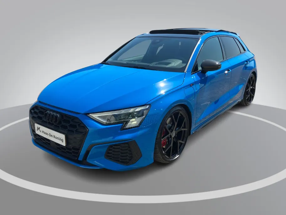Audi A3 Sportback 45 TFSIe 245pk S edition Competition · Panoramadak · Camera · Massage functie · Apple/Android Car Play · Adaptive Cruise Control · Elektrisch verstelbare stoelverstelling · Stoelverwarming ·