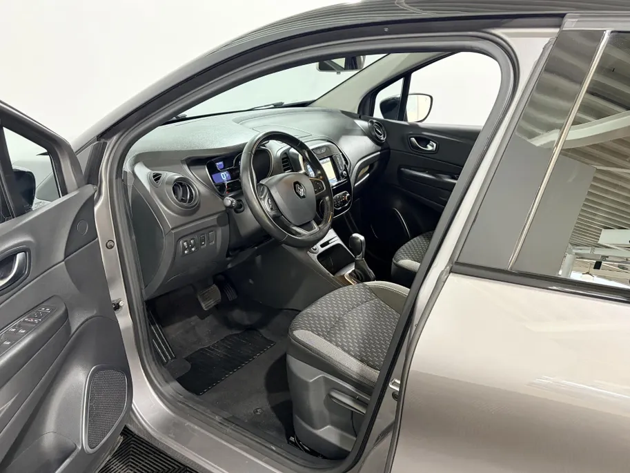 Renault Captur 120PK TCe Intens Automaat | Trekhaak | Navi | LM Velgen Hoogglans Zwart | Camera | Parkeersensoren | Full LED | Climate Control | Cruise Control | Keyless Entry | Elektrische Ramen & Spiegels | Licht & Regen Sensor |