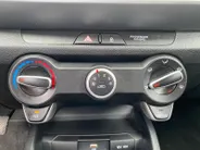Kia Stonic 1.0 T-GDi MHEV ComfortLine | Airco | Navigatie | Cruise control | Parkeercamera | Apple Carplay/Android Auto