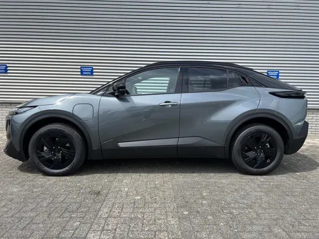 Subaru Uncharted 2E-xcite+ 77 kWh Automaat | Nieuw Leverbaar | Two-Tone Metallic Lak | Elek. Binnenspiegel | Lederen Bekleding