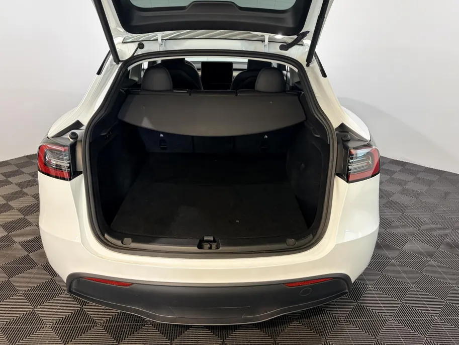 Tesla Model Y 351PK Long Range AWD 75 kWh Automaat | SOH-Waarde 93% | 1e eigenaar | Panoramadak | Basic Autopilot | 360 Camera | Stoelverwarming | Leder | Elektrische Achterklep | Elektrische Stoelen | Full LED |