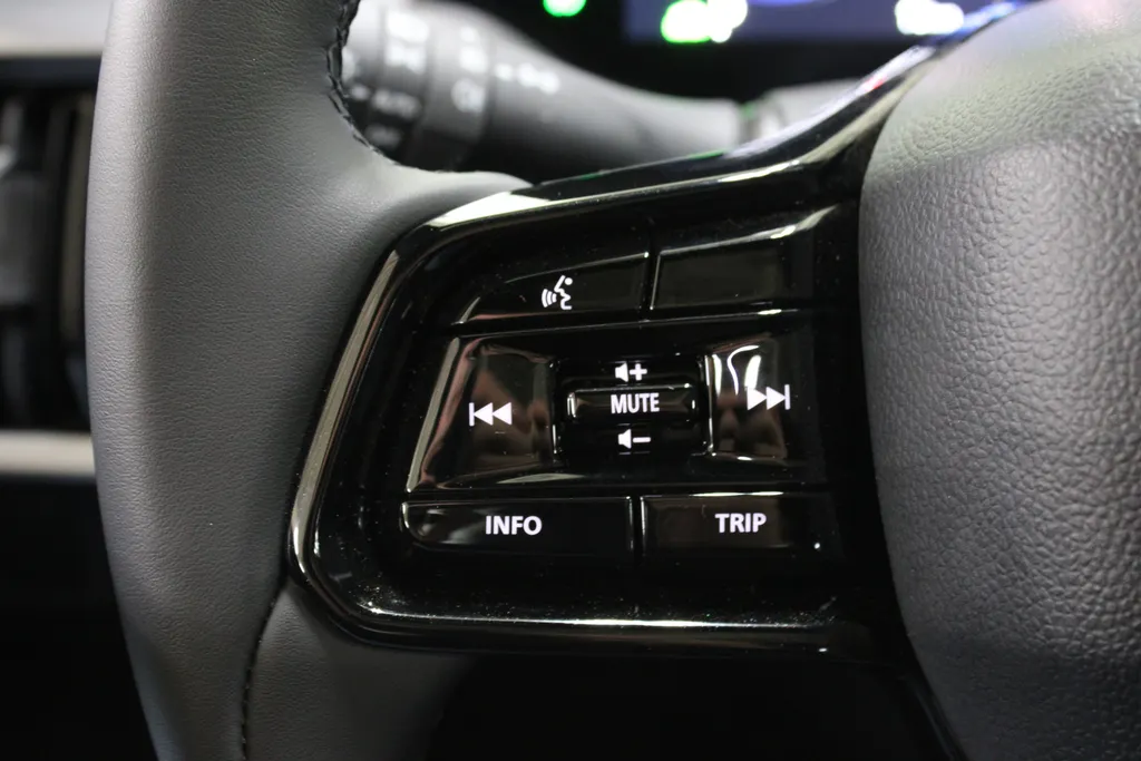 Suzuki e Vitara Style 61 kWh / Stoel + Stuurverwarming / 360° Camera / Navigatie /