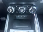 Renault Clio 1.6 E-Tech Full Hybrid 145 techno | Pack Look | Navi | Camera | Apple Carplay & Android Auto | Bluetooth | Parkeersensoren | Climate- & Cruisecontrol | 12 Maanden BOVAG Garantie |