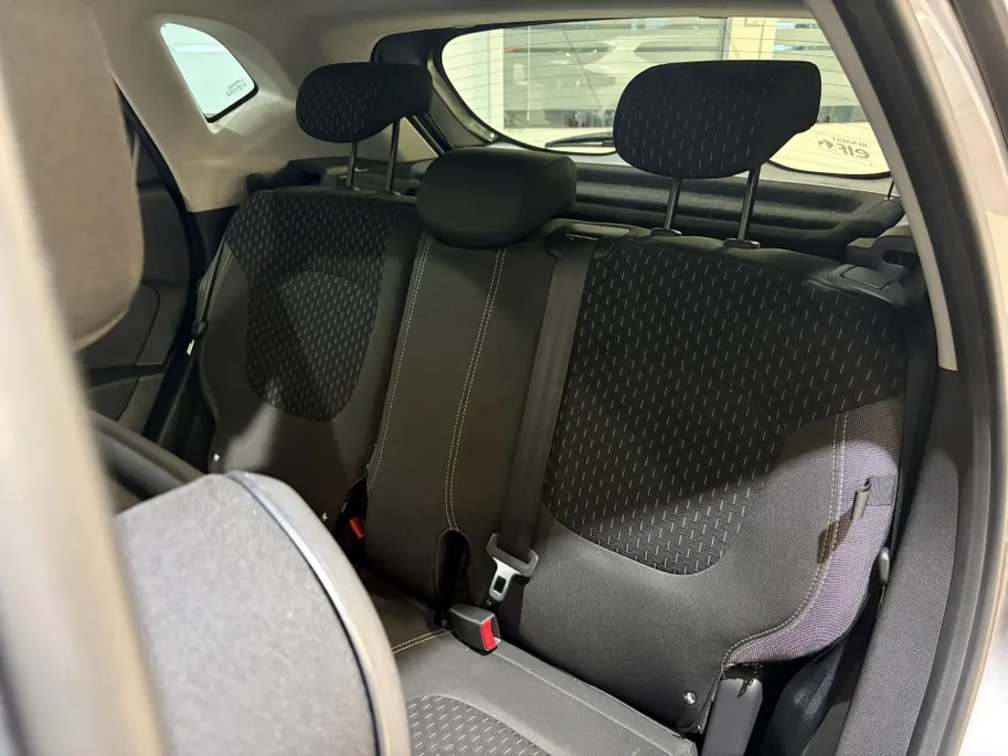 Renault Captur 150PK TCe Intens Automaat | 1ste Eigenaar | Trekhaak | 1200kg Trekgewicht | Cruise Control | Climate Control | Navigatie | Camera | Parkeersensoren | Licht & Regen Sensor | Armsteun |
