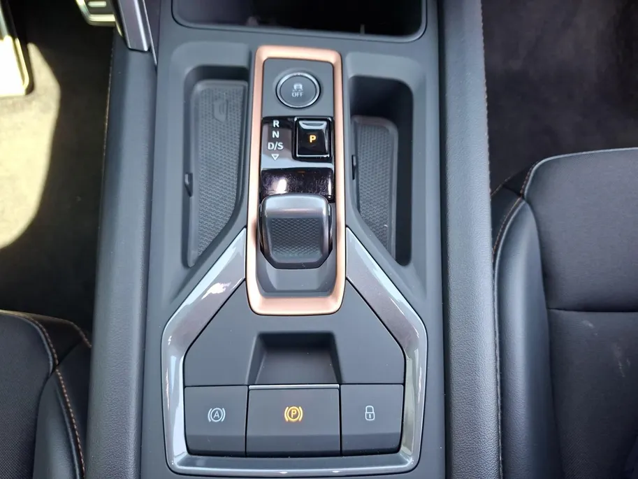 CUPRA Leon 1.5 TSI e-Hybrid PHEV Essential | 99% SOH| Led Koplampen | Apple/Android Carplay | Keyless | Half leder | Stoel/Stuurverwarming | Digital Cockpit | Fabrieksgarantie! |