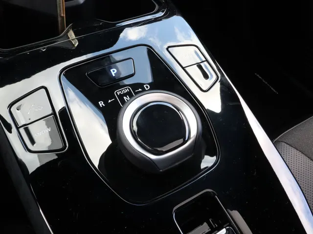 Toyota Urban Cruiser Executive 61 kWh | Panoramdak | 360 Camera | Stuur/Stoel Verwarming |